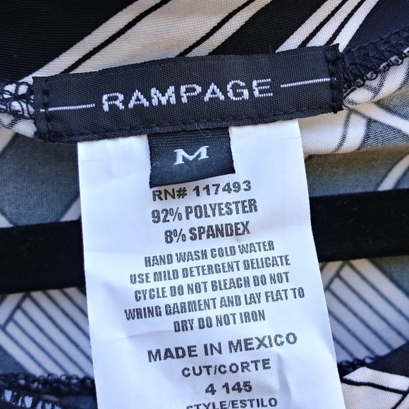 Rampage Bell Sleeve Top NWT 🎉Host Pick🎉 - Picture 5 of 7